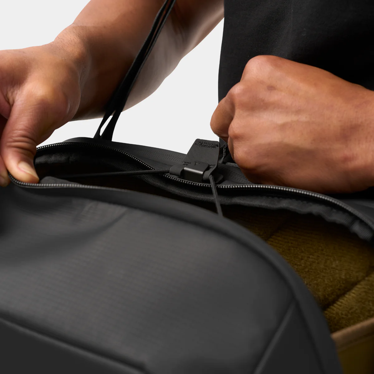 McKinnon Camera Messenger 13L - Image 14