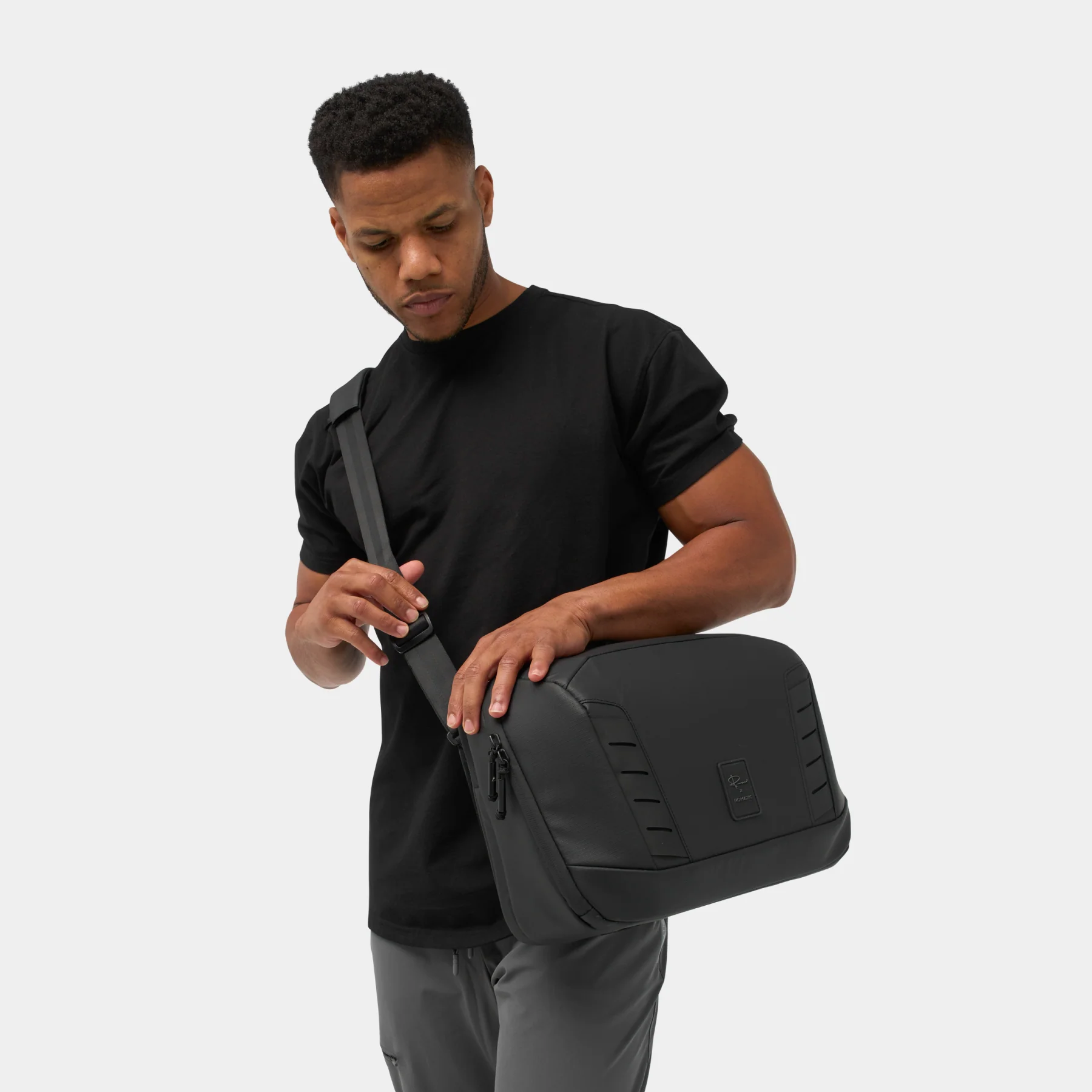 McKinnon Camera Messenger 13L - Image 15