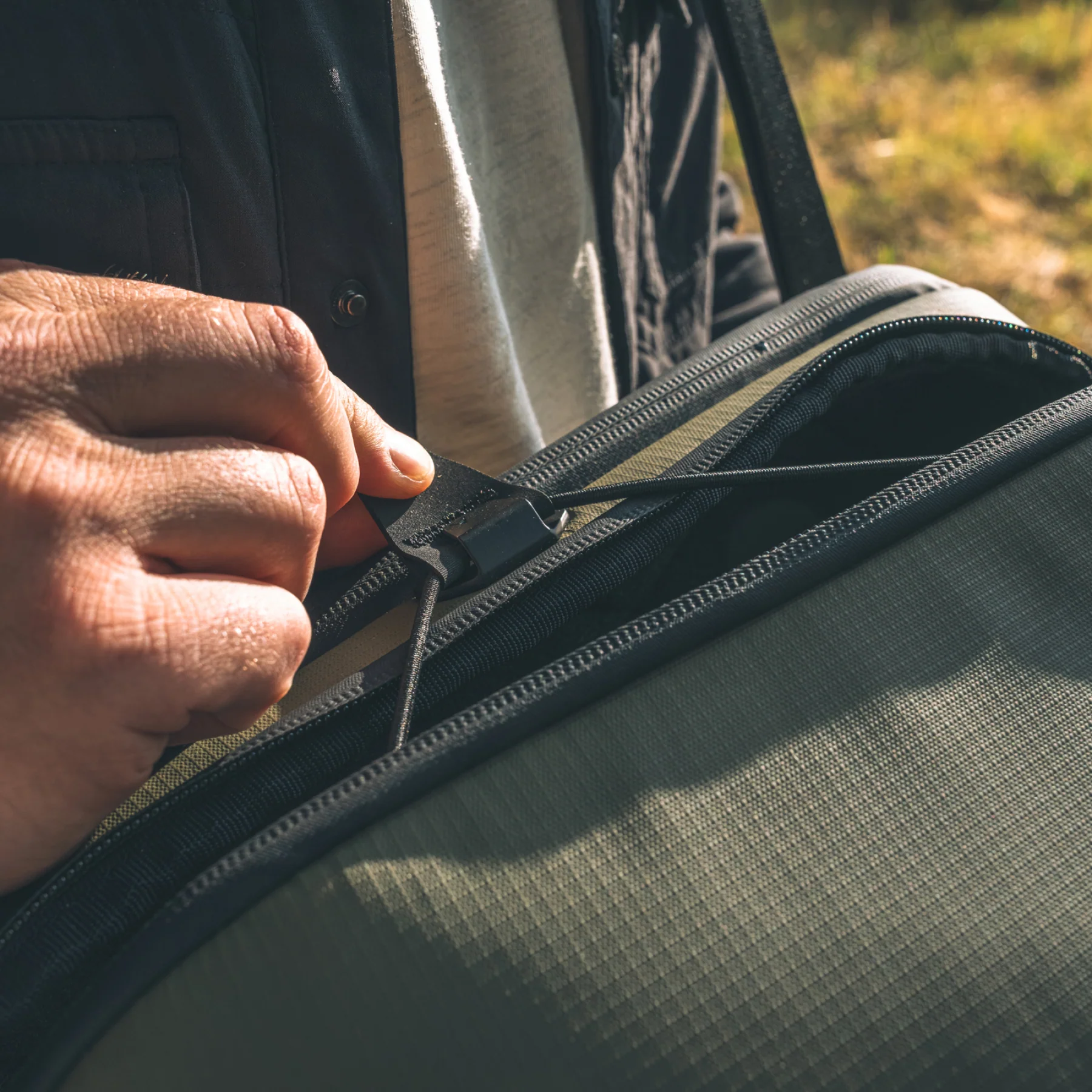 McKinnon Camera Messenger 13L - Image 23